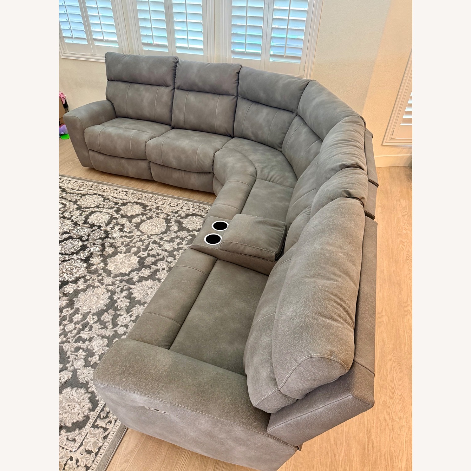 6-piece sectional Performance Reclining Couch - image-2