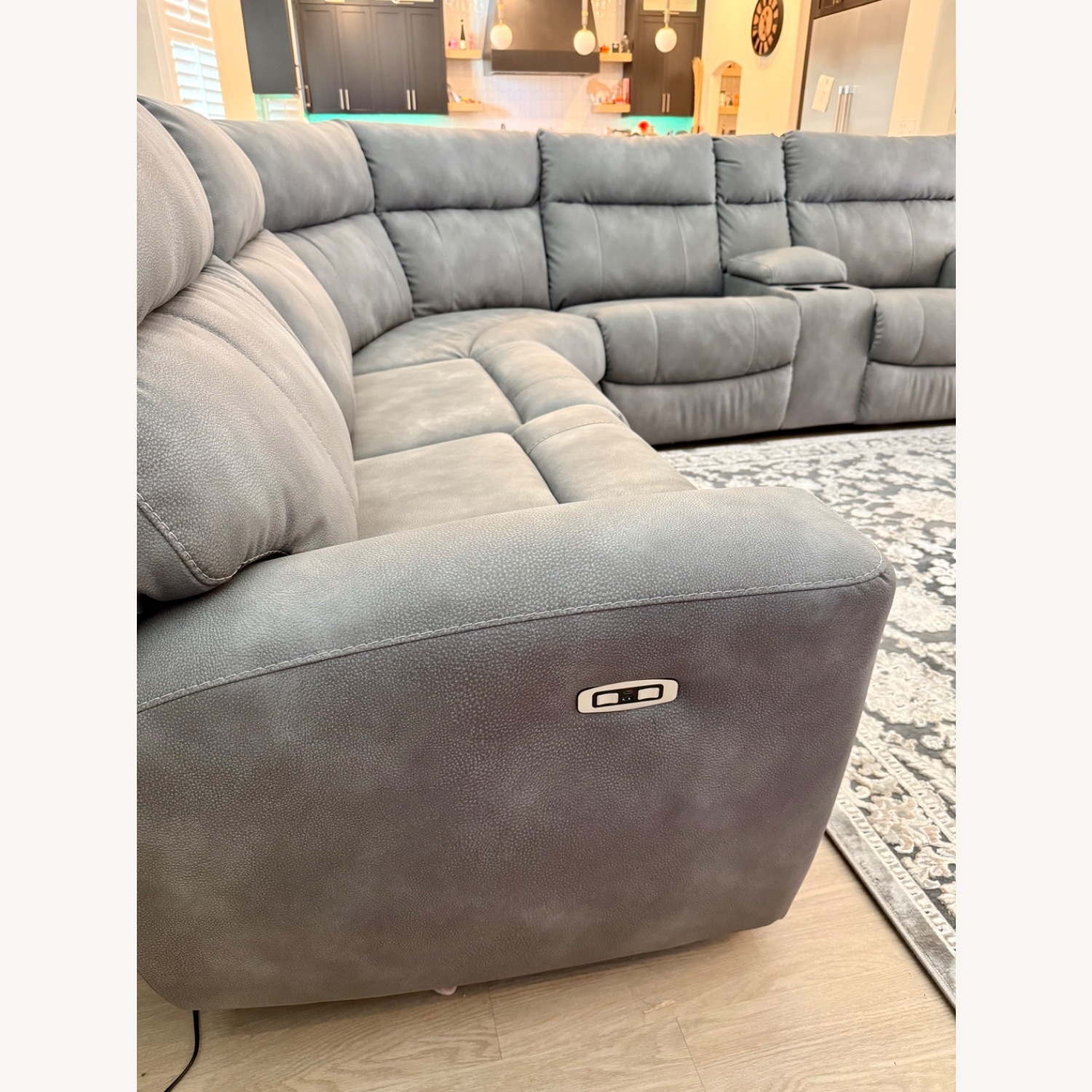 6-piece sectional Performance Reclining Couch - image-7
