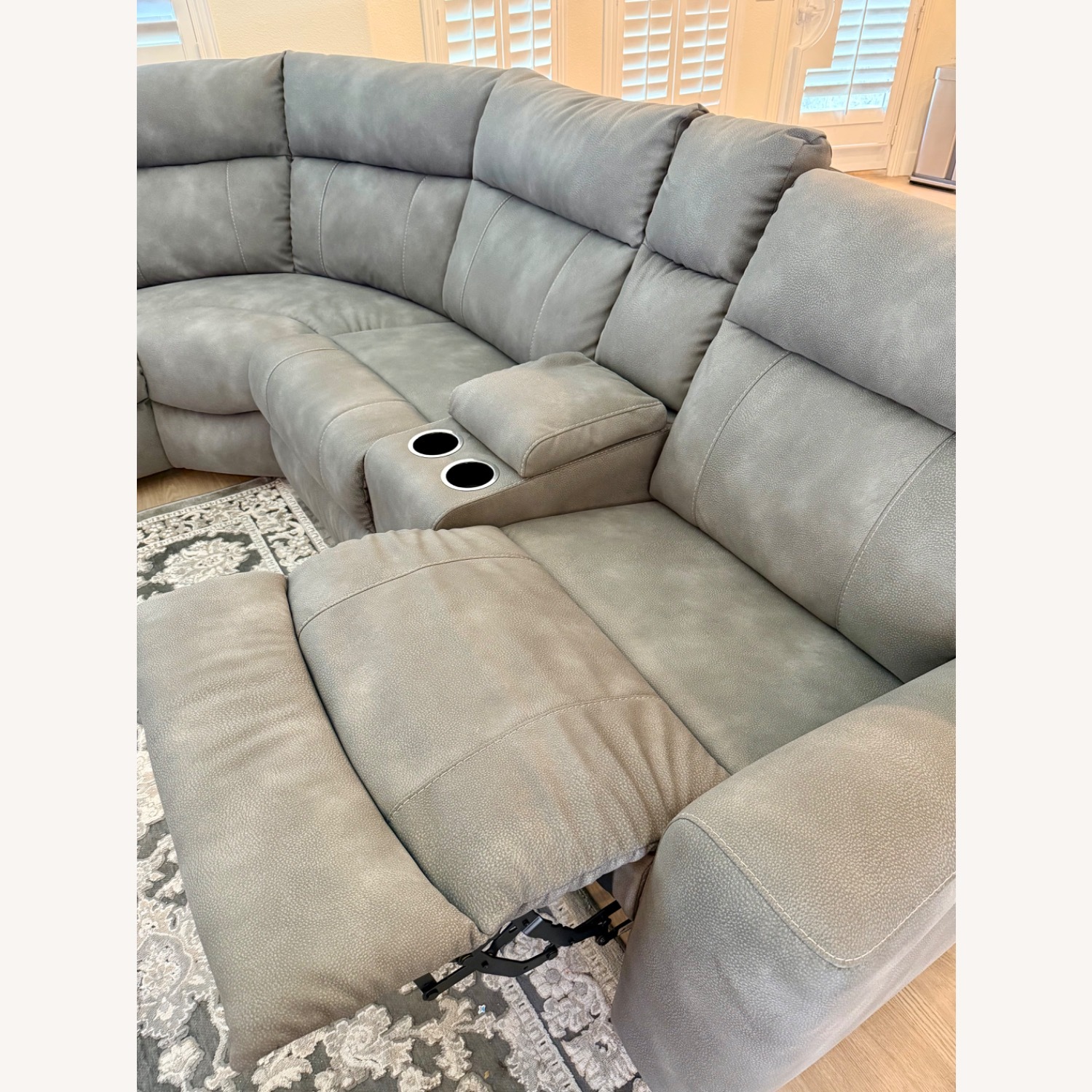 6-piece sectional Performance Reclining Couch - image-6