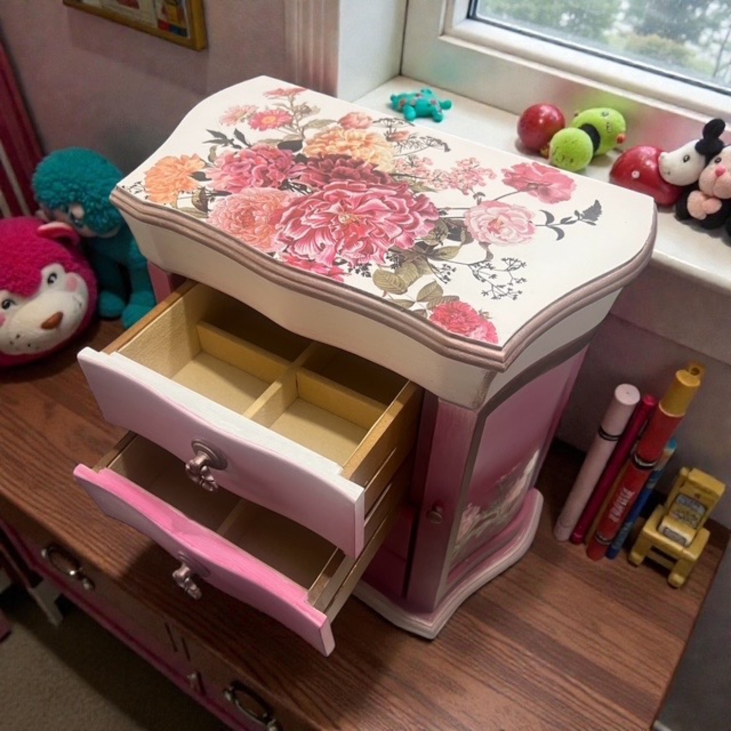 Pretty in Pink Jewelry Box - image-3