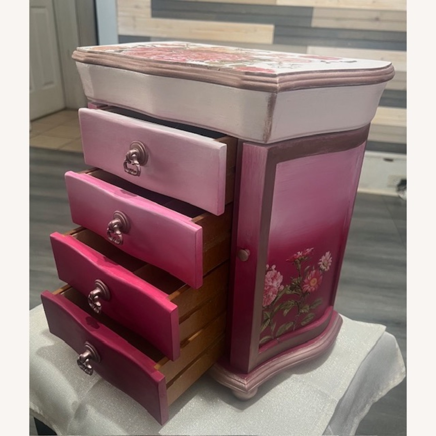 Pretty in Pink Jewelry Box - image-8