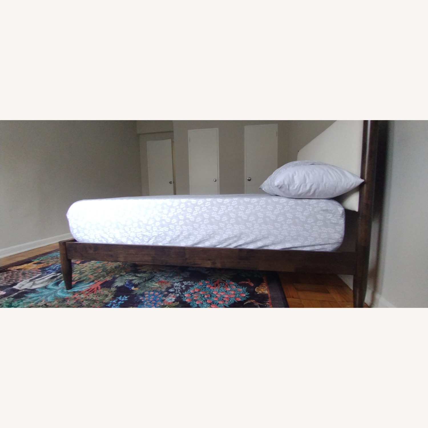 Wade Logan Besan Queen Bed - image-4