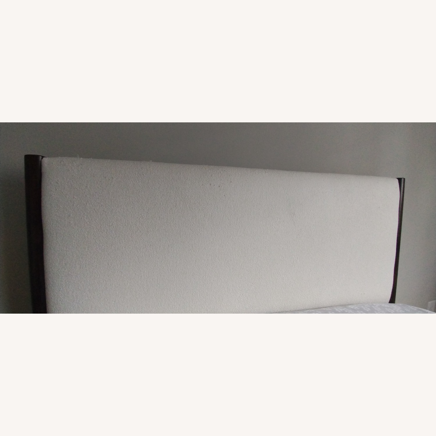 Wade Logan Besan Queen Bed - image-5