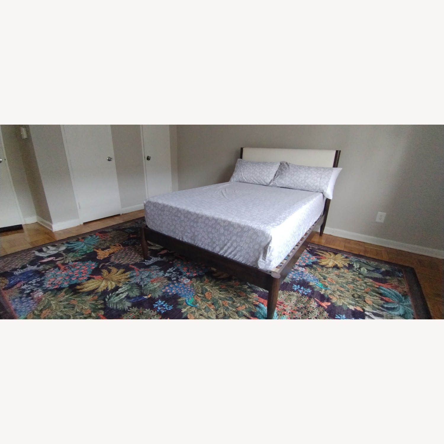 Wade Logan Besan Queen Bed - image-2
