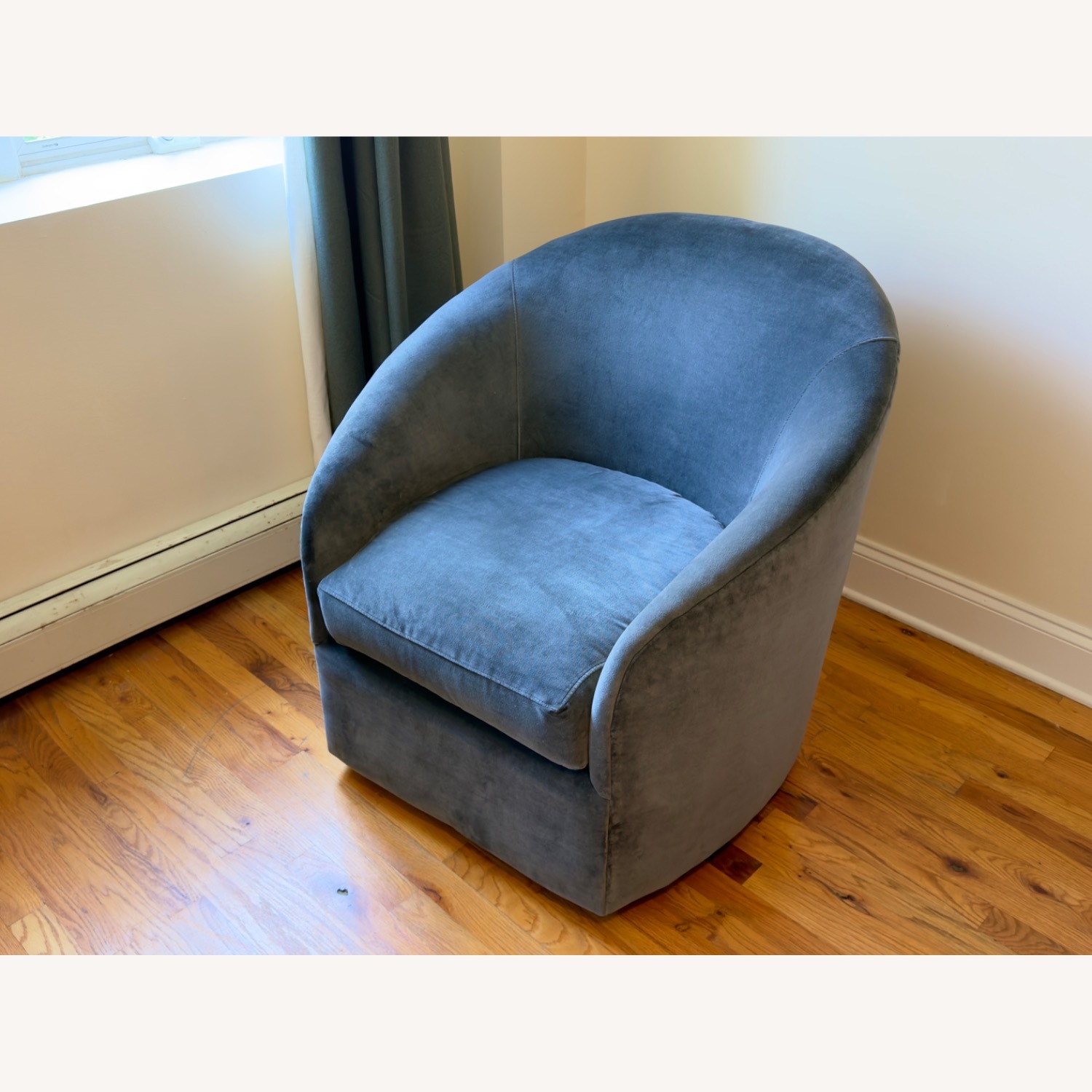 Cobble Hill Hudson Swivel Chair - image-2