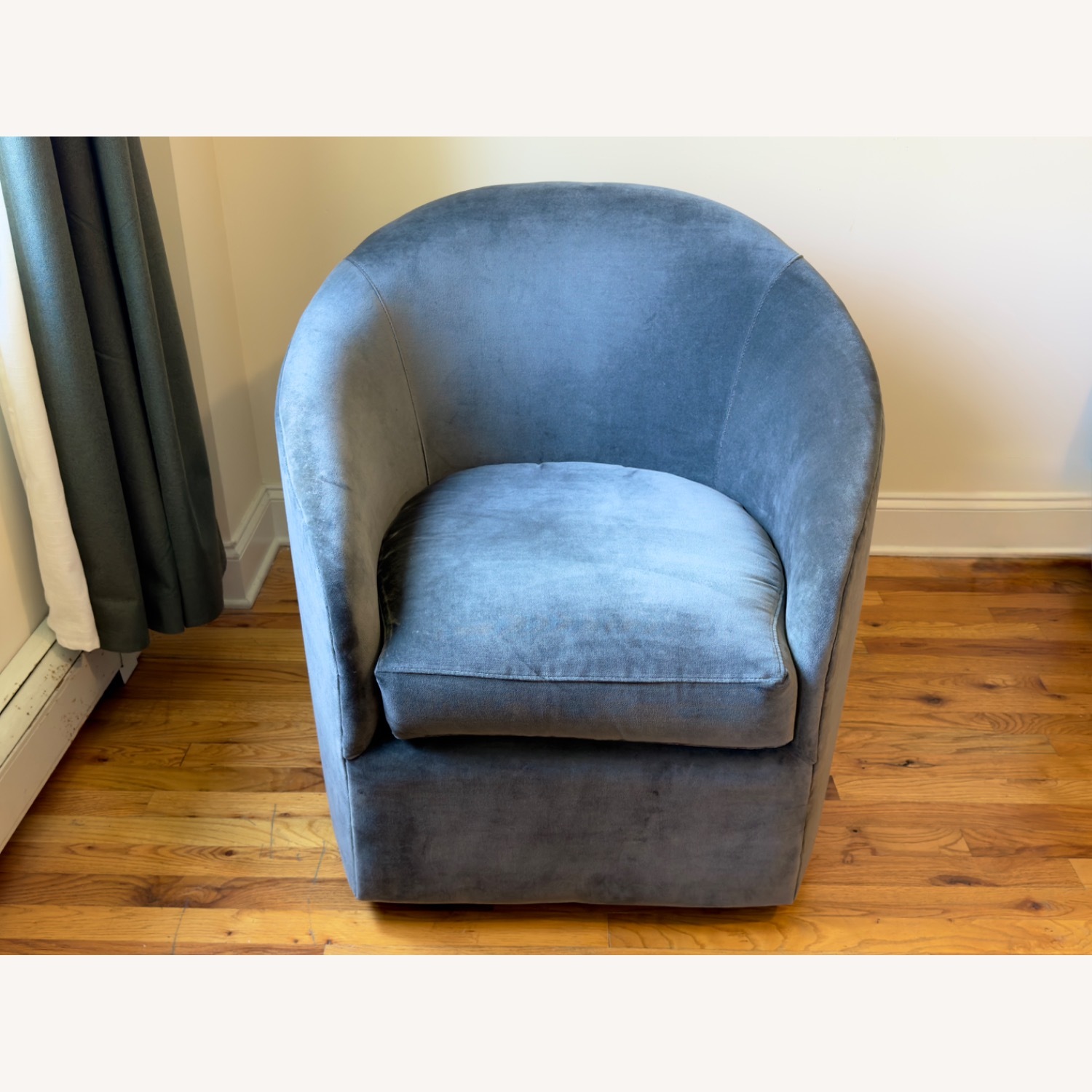 Cobble Hill Hudson Swivel Chair - image-3