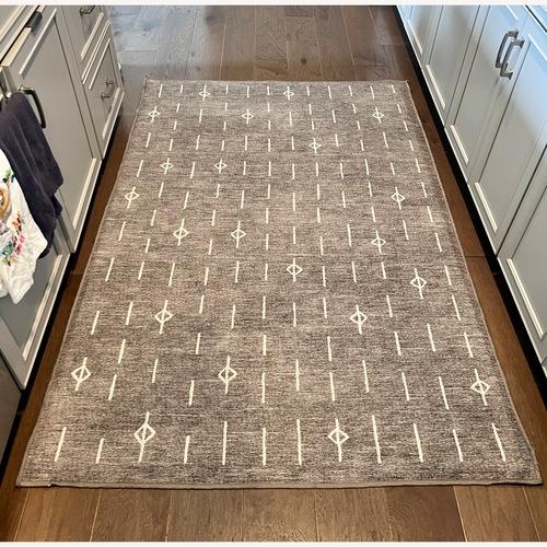 Used Ruggable Light Gray Area Rug 4' x 6' for sale on AptDeco