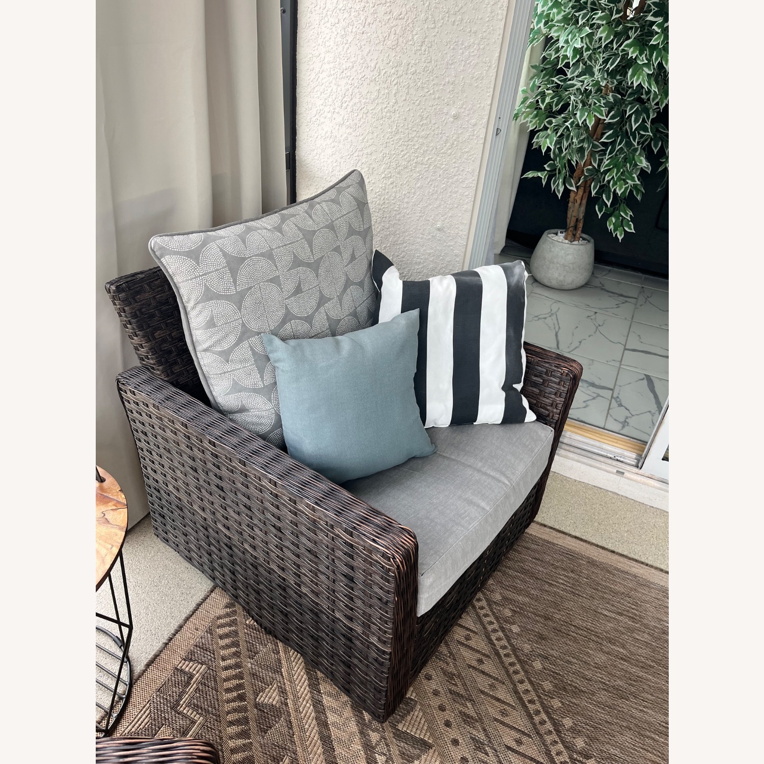 Broyhill Furniture Dark Brown Patio Furniture - image-8