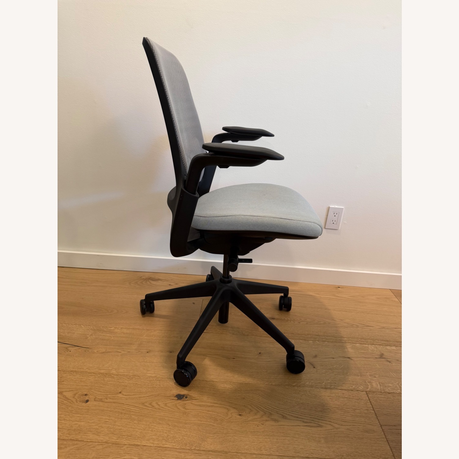 Steelcase Series 1 Chair - image-4