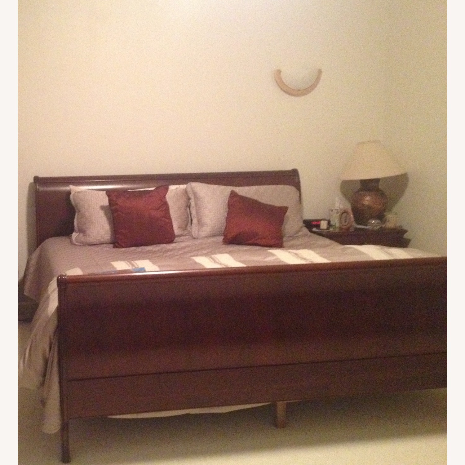 Ethan Allen Medallion King Sleigh Bed - image-4
