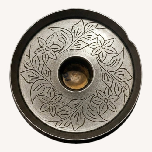 Used Vintage/Antique Finds Metal Décor for sale on AptDeco