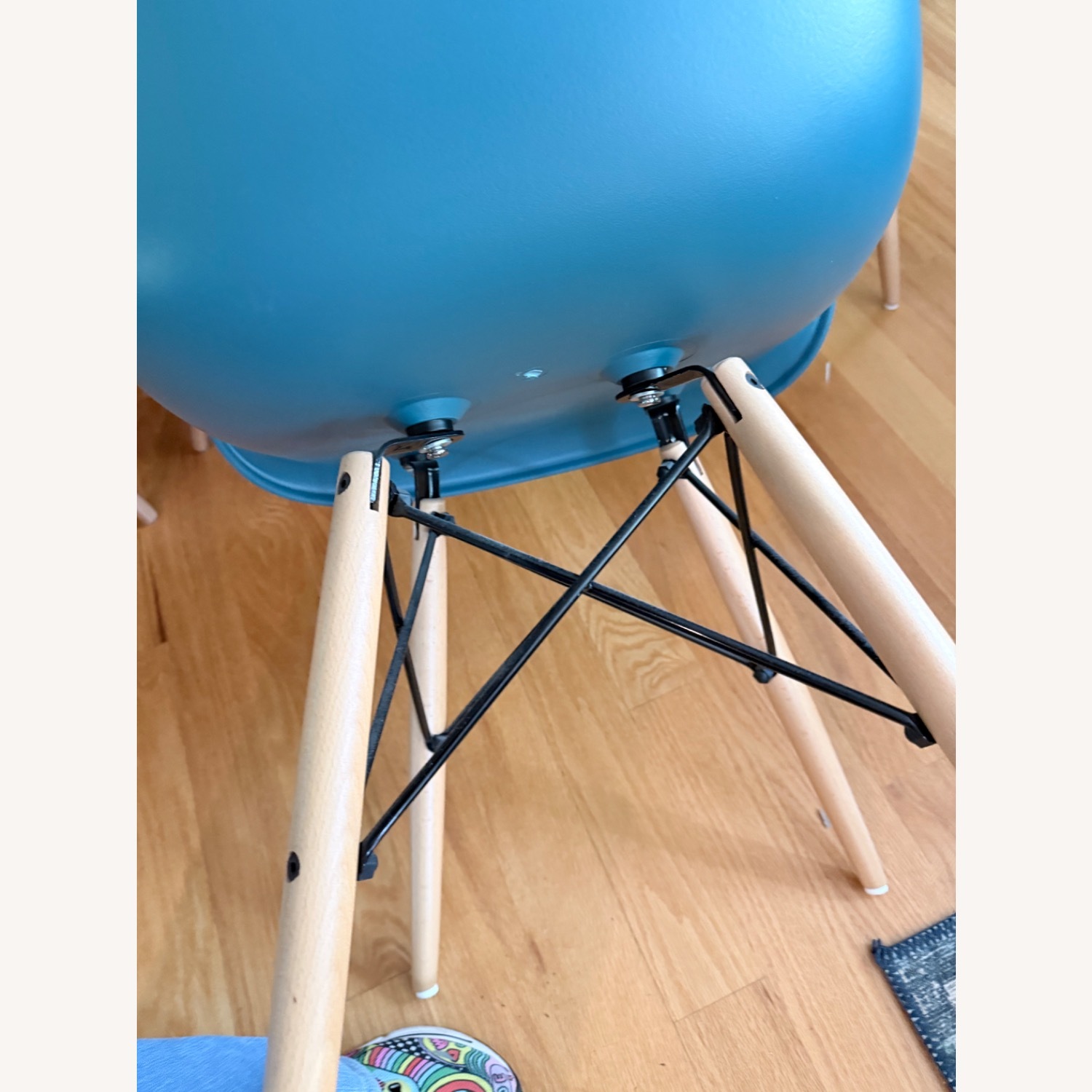 Blue Plastic Accent Chairs - image-4