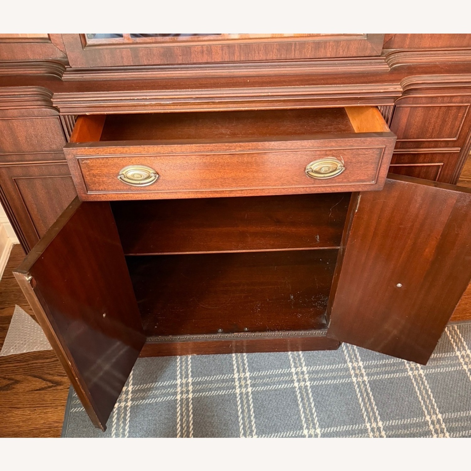 Federal-style Mahogany China Cabinet - image-5