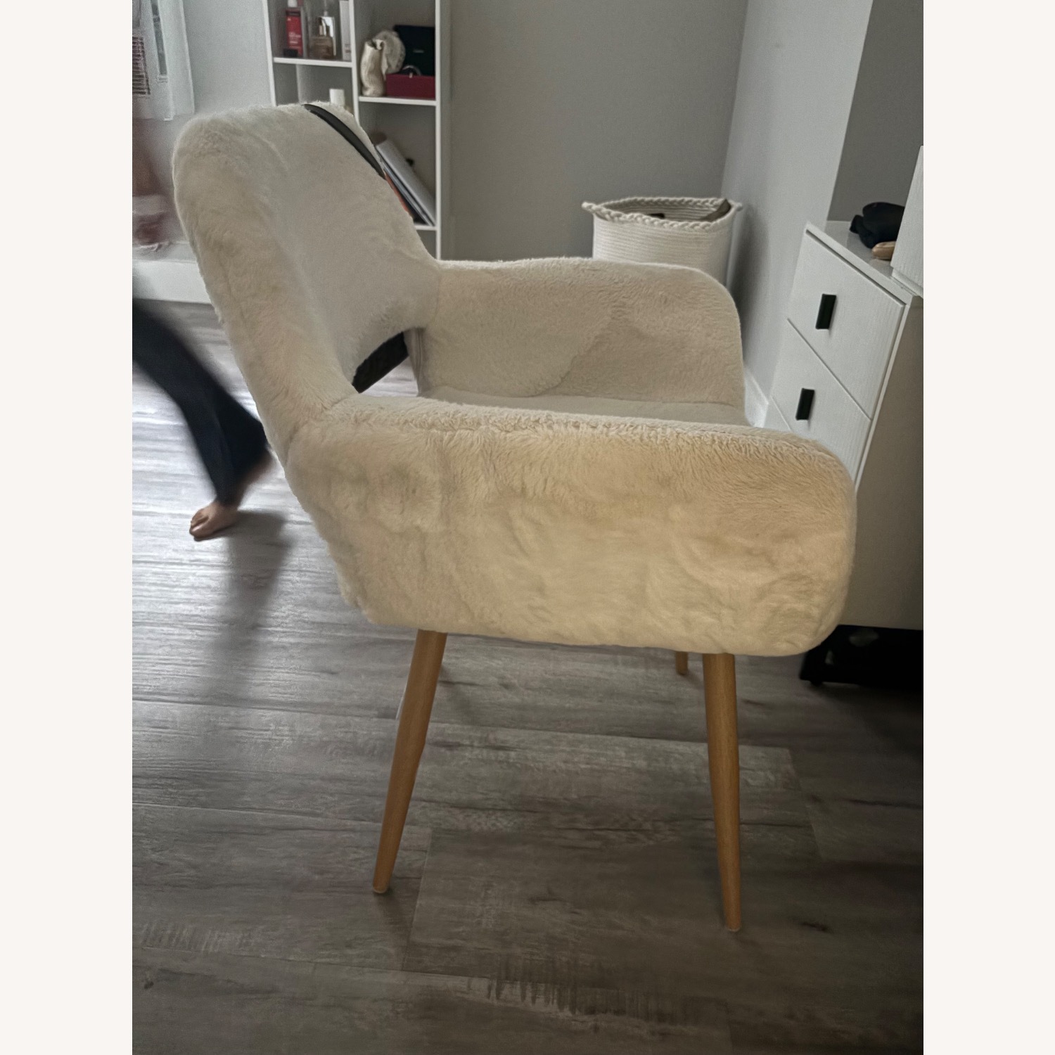Amazon White Faux Fur Office Chair with Woden legs - image-3
