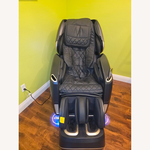 Used Massage Chair - Osaki OS-Pro Maestro 4D Recliner for sale on AptDeco