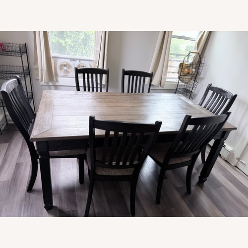 Used Dining Table Set for sale on AptDeco