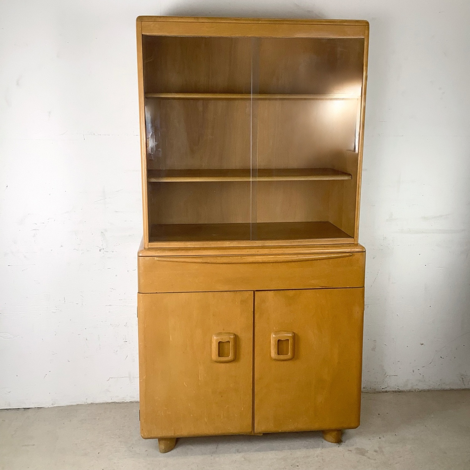 Heywood-Wakefield Display Cabinet Wheat - image-2
