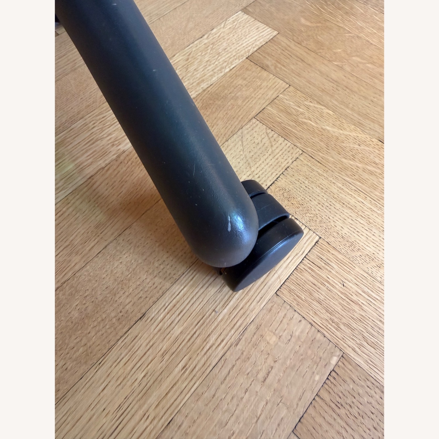 Herman Miller Aeron Office Chair - image-4