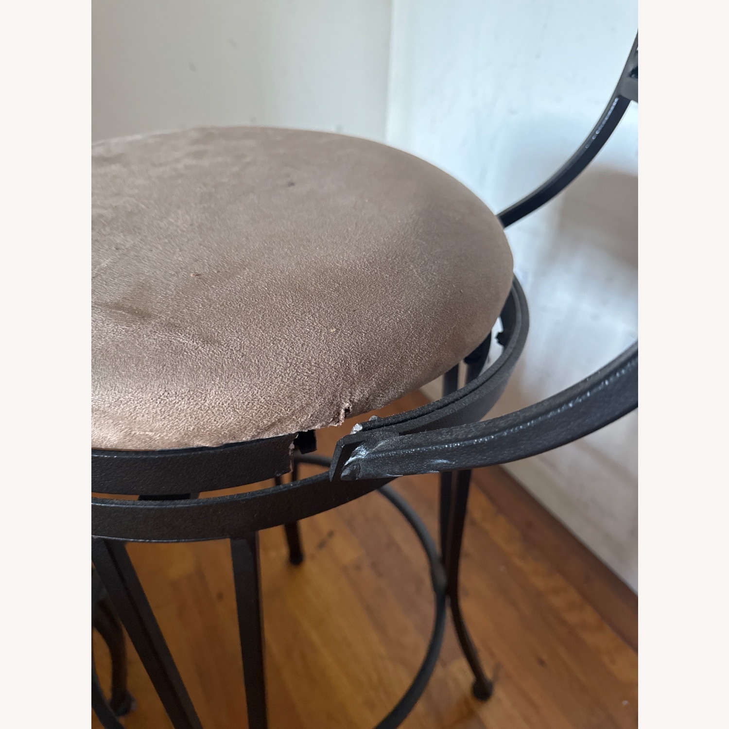 Perfect Island Chairs - image-4