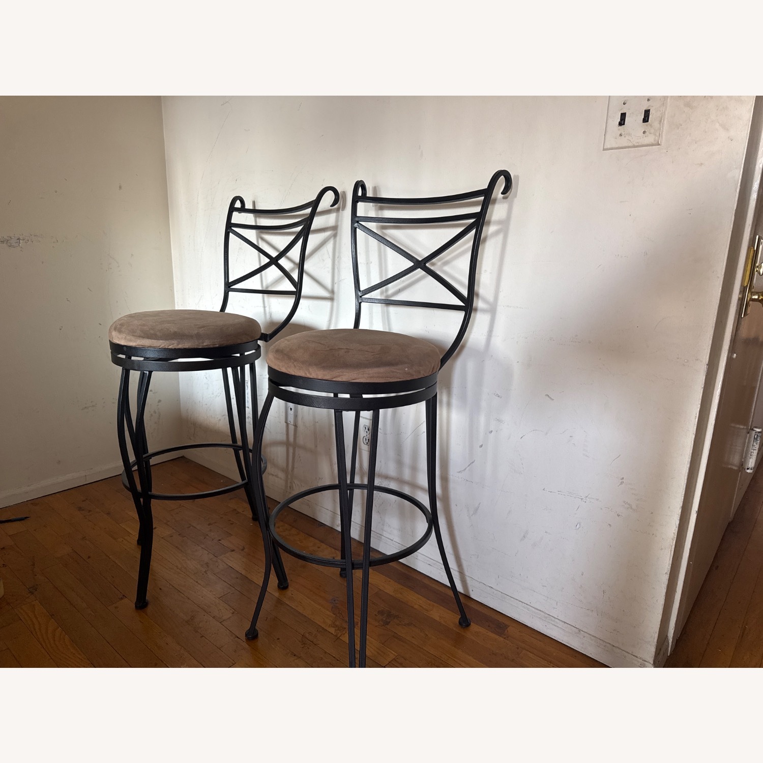 Perfect Island Chairs - image-2