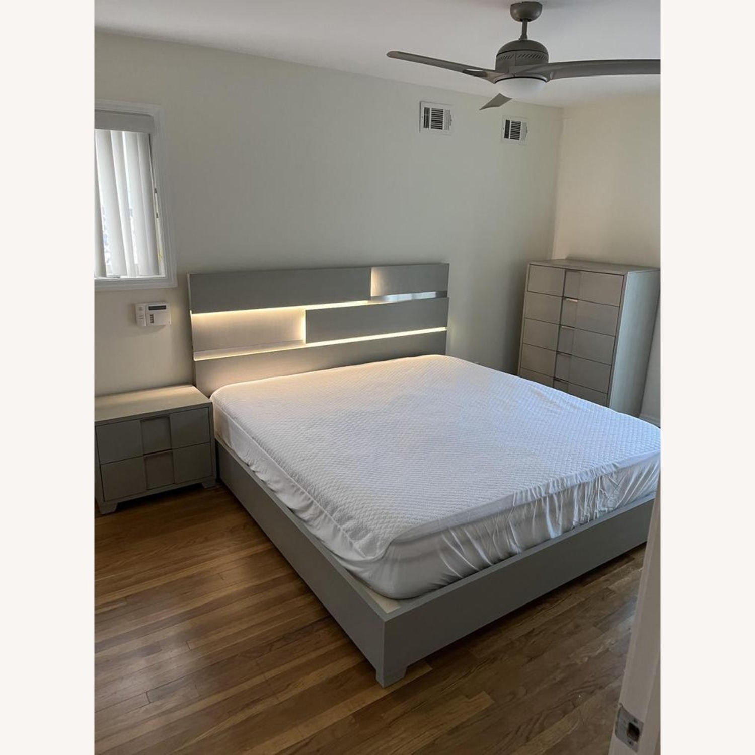 Raymour & Flanigan Alara Light Gray King Bed - image-3