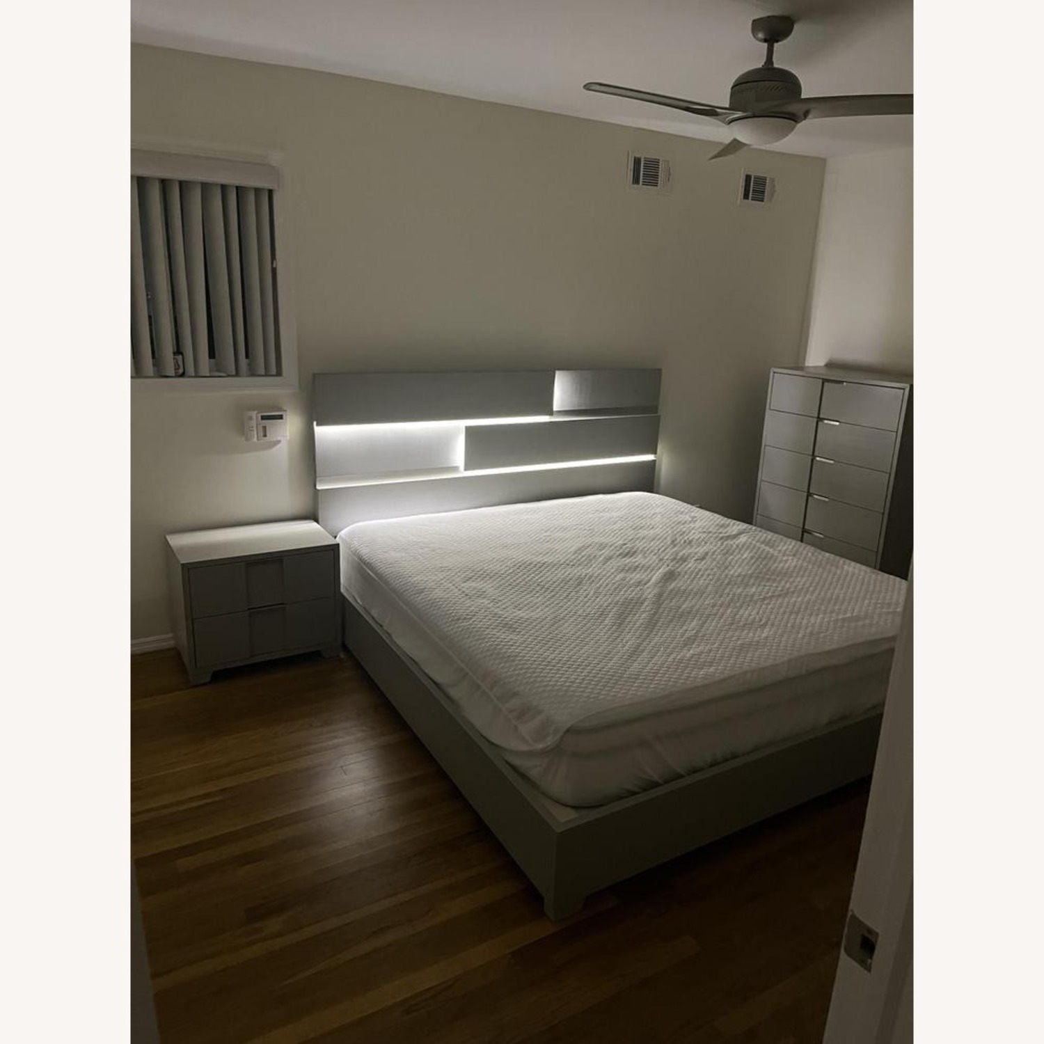 Raymour & Flanigan Alara Light Gray King Bed - image-4