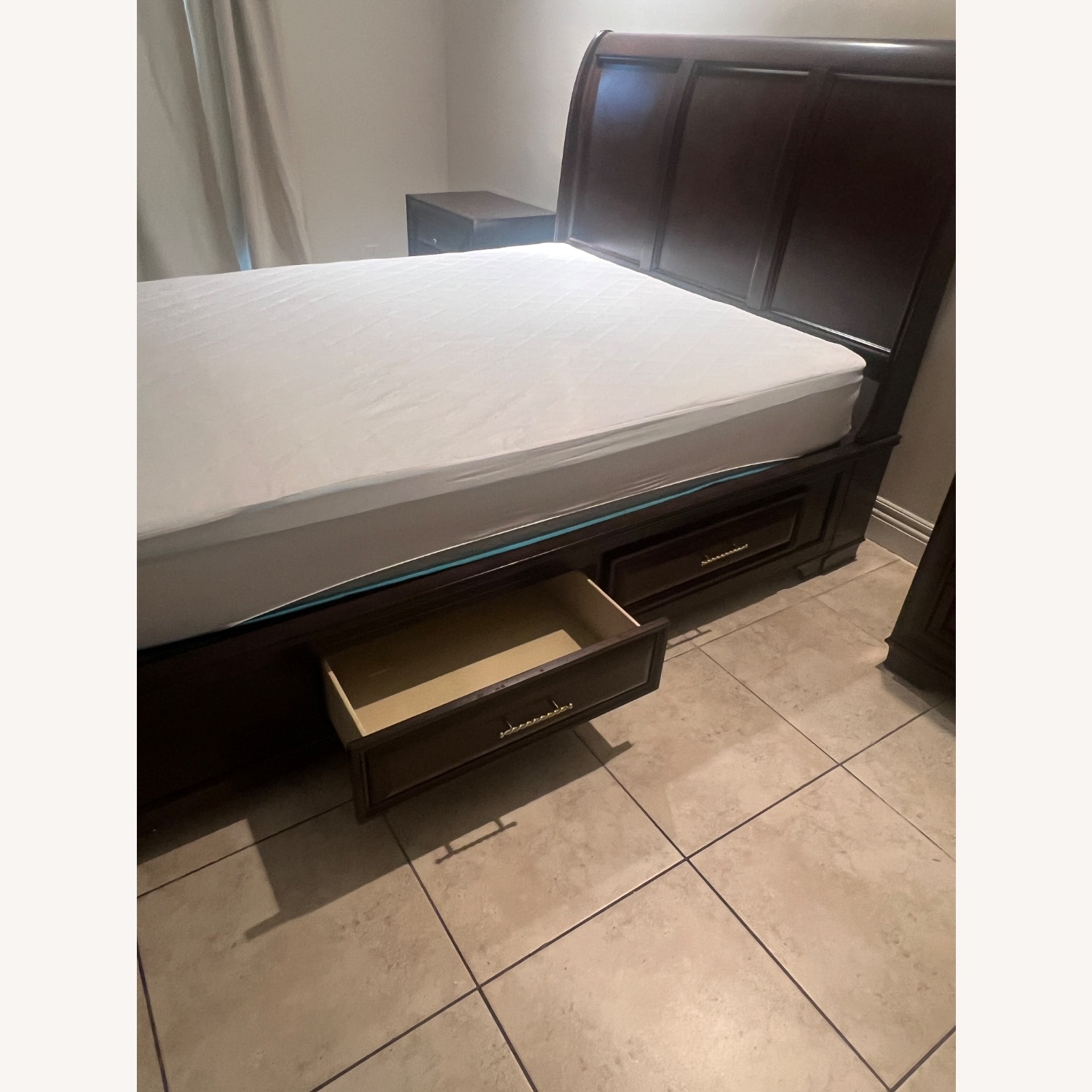 Rooms To Go Queen Bed - image-2