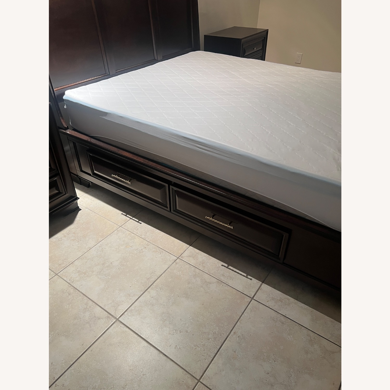 Rooms To Go Queen Bed - image-3