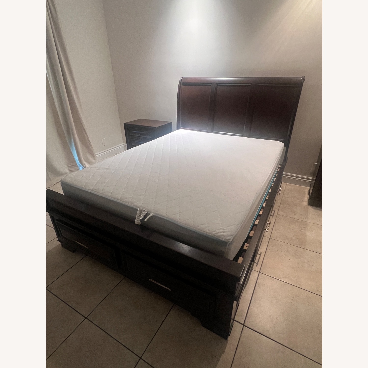 Rooms To Go Queen Bed - image-1