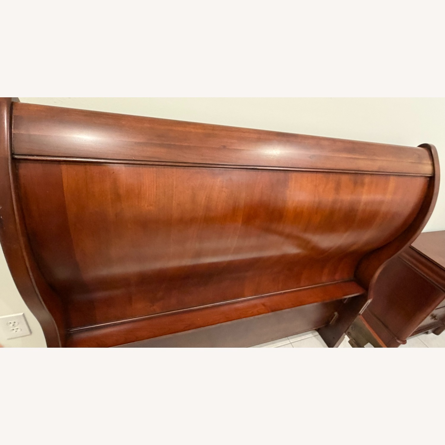 Cherry Wood Sleigh Full Size Bedframe - image-5