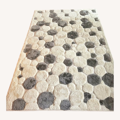 Used Home Depot Area Rug 5' x 7.6' for sale on AptDeco