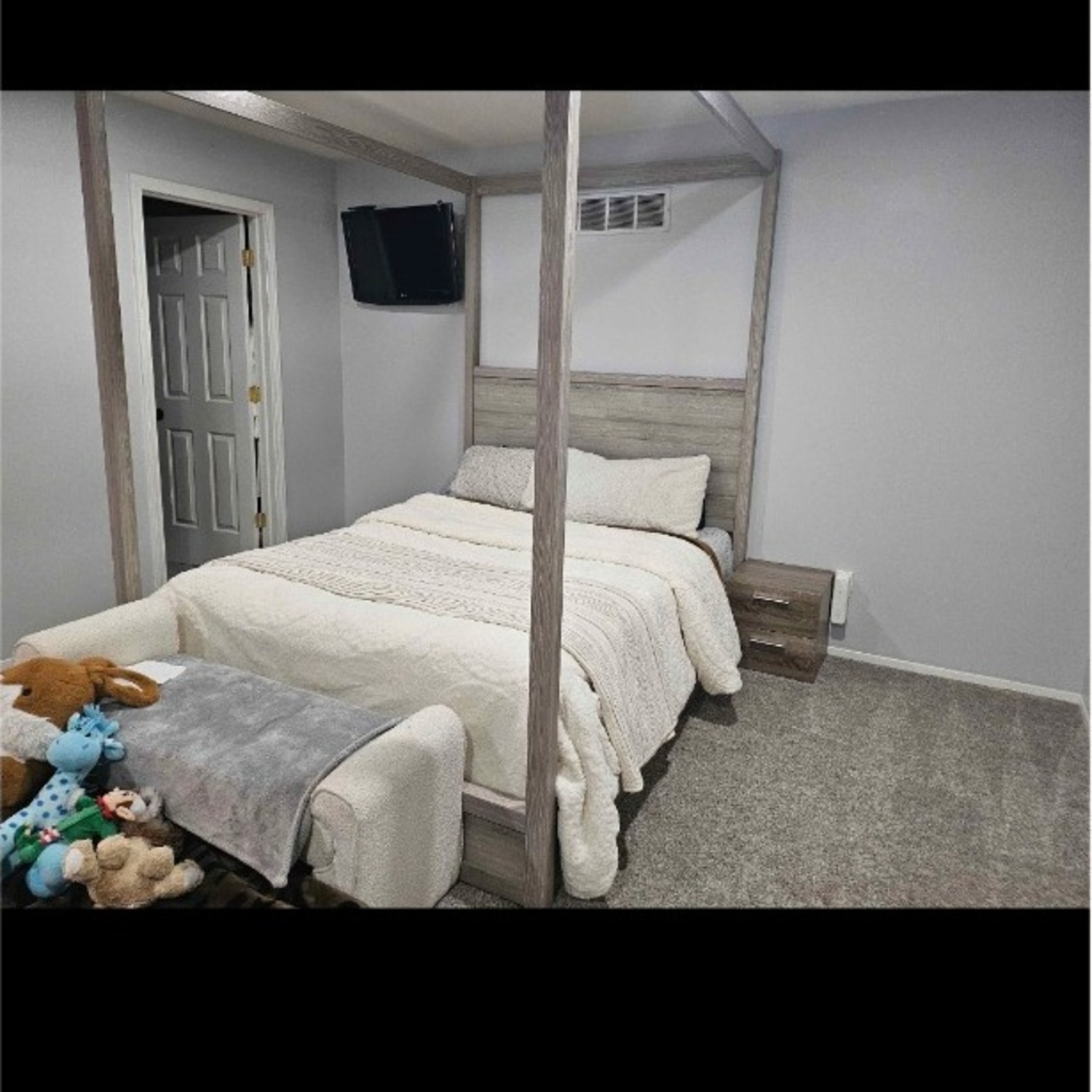 Light Gray Wood Queen Bed - image-5