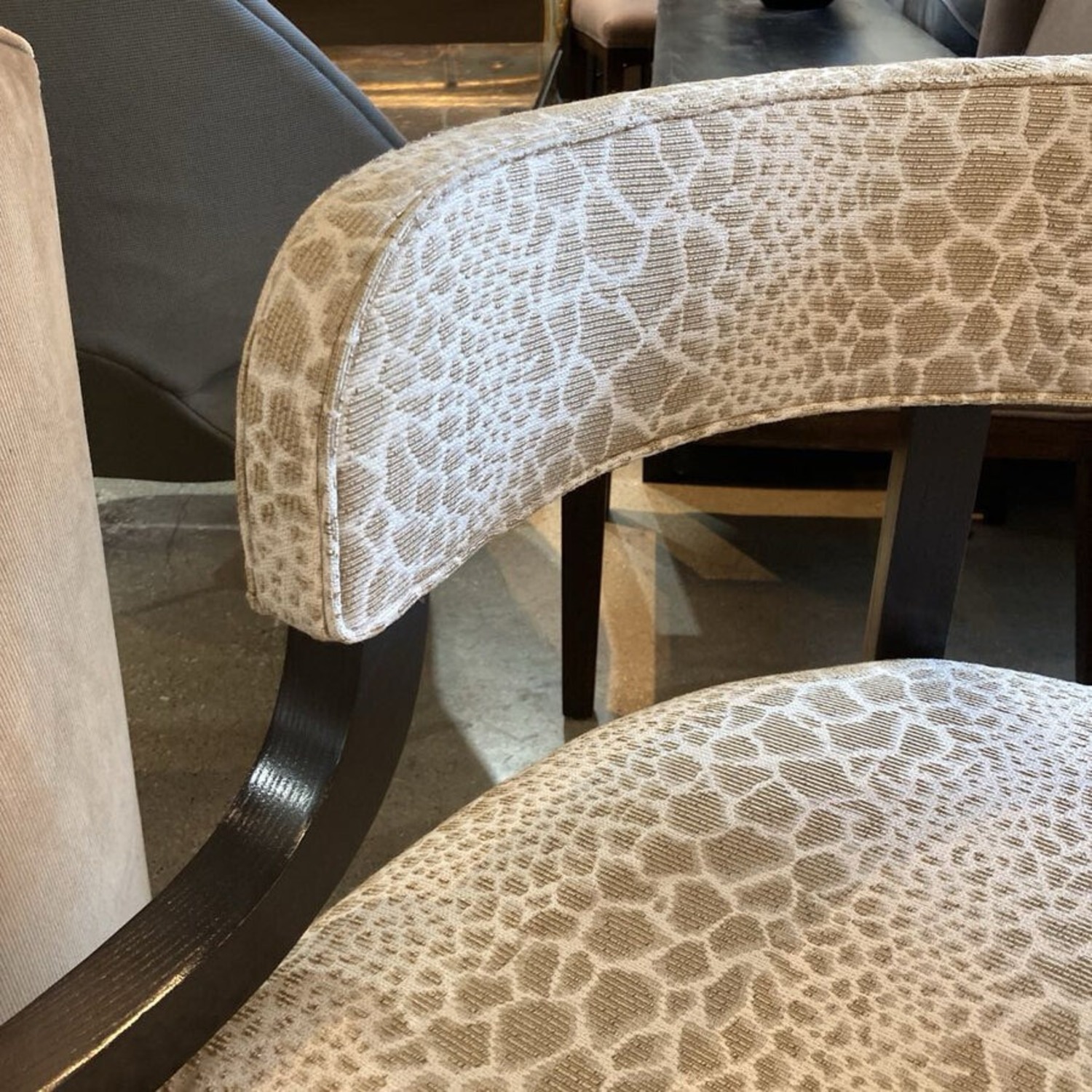 Vanguard Thom Filicia Otisco Curved Back Chair - image-4