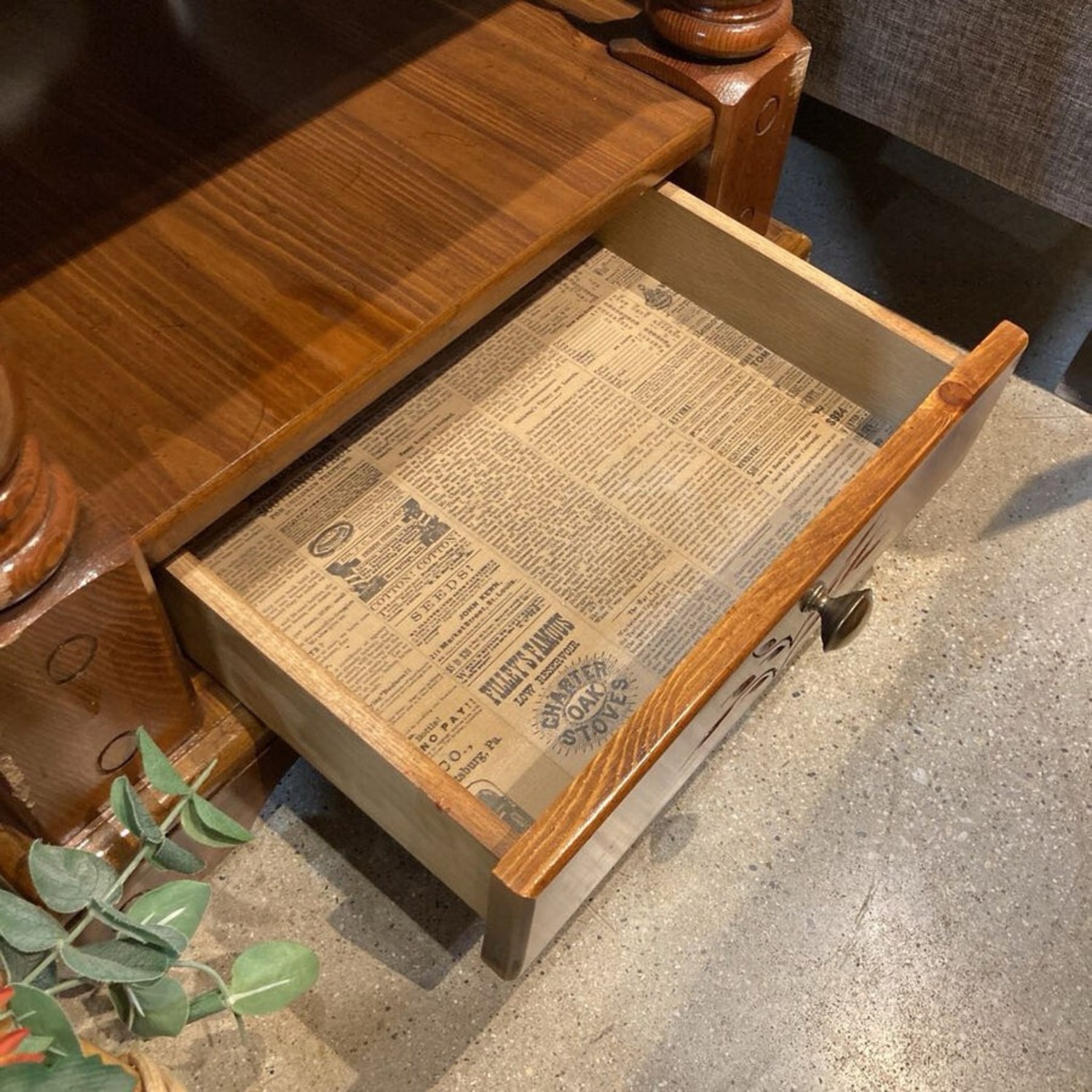 Solid Colonial Style 1-Drawer Nightstand - image-8