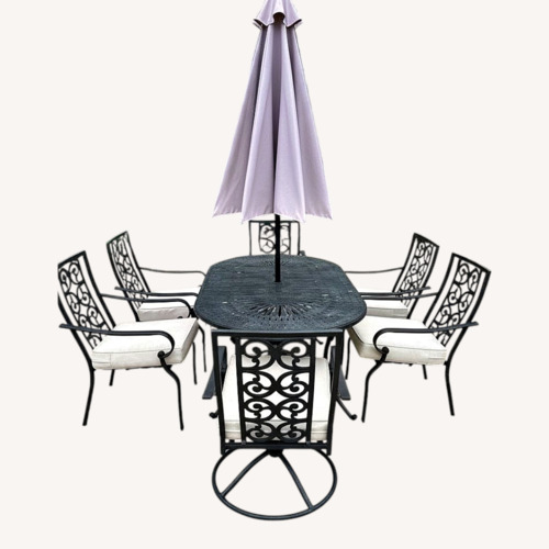 Used 6 Seat Patio Dining Set for sale on AptDeco