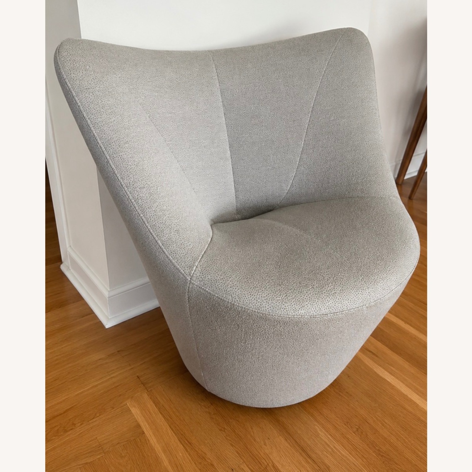 Anda Swivel Chair - image-1