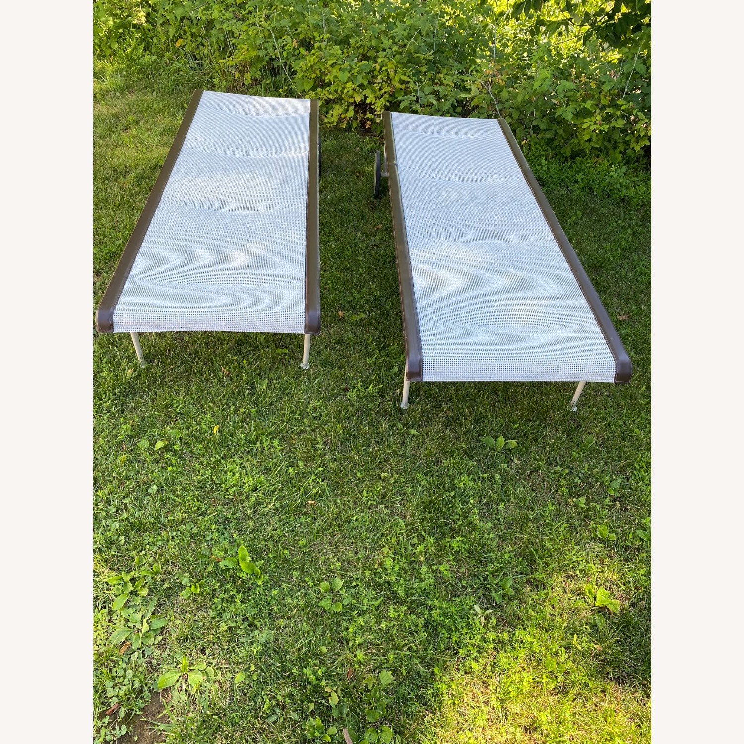 Vintage/Antique White Metal Patio Furniture - image-8