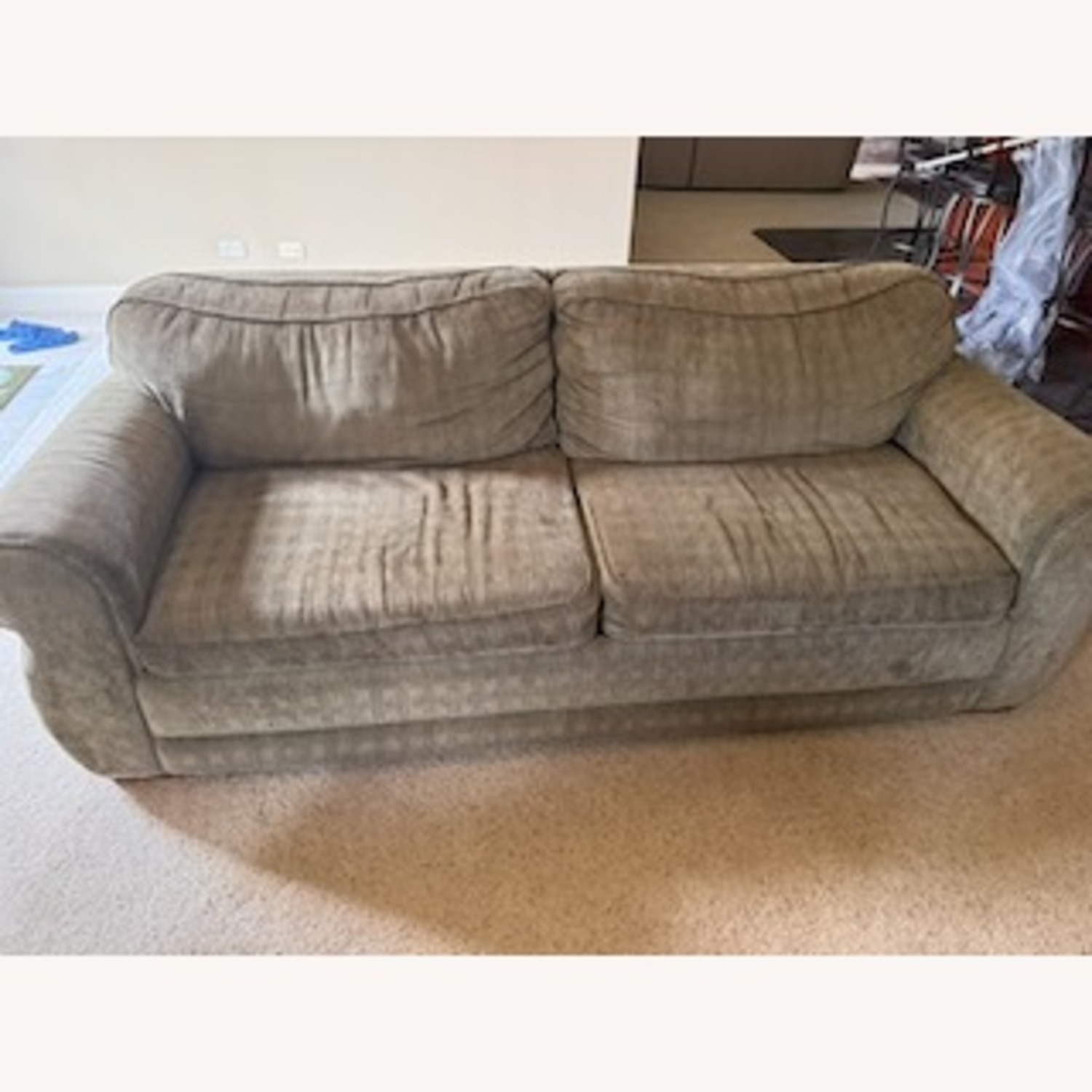 Casual Traditional Lawson-style 2-Cushion Sofa - image-1