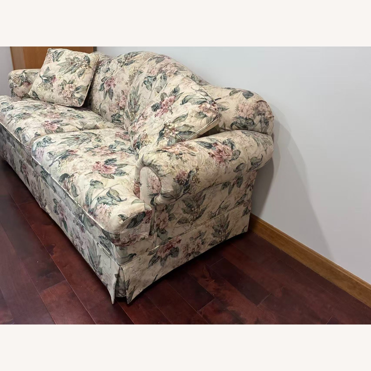 Traditional Rolled-arm Fabric Sleeper Sofa - image-3