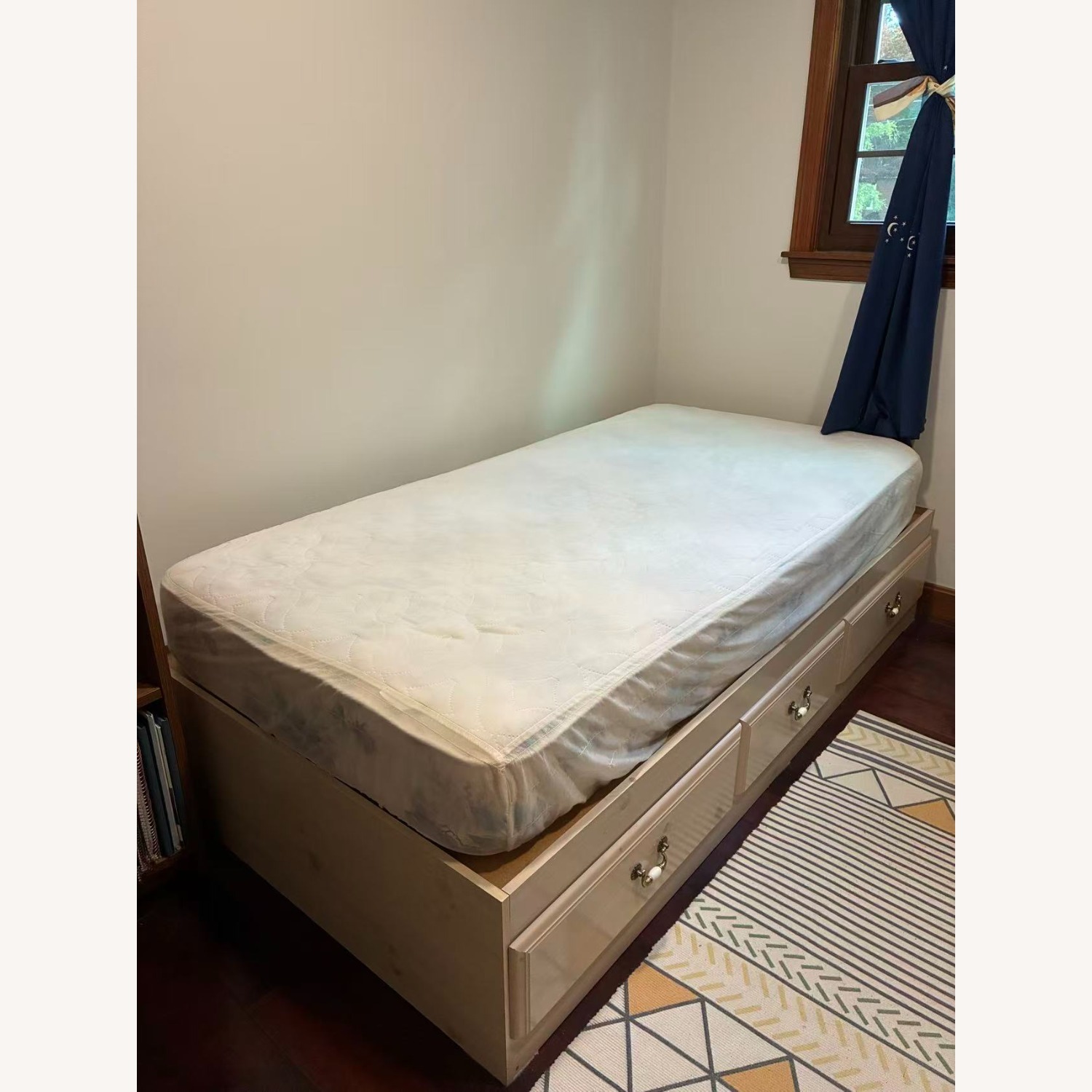 Twin Captain’s Bed with 3 Storage Drawers  - image-2