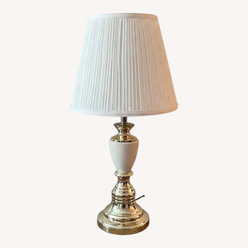 Used Vintage/Antique Finds White Table Lamp for sale on AptDeco