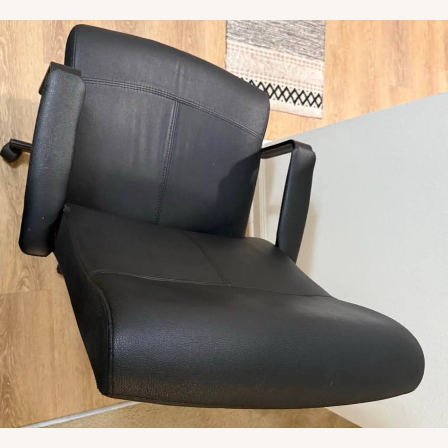 Comfortable Office Chair - image-3