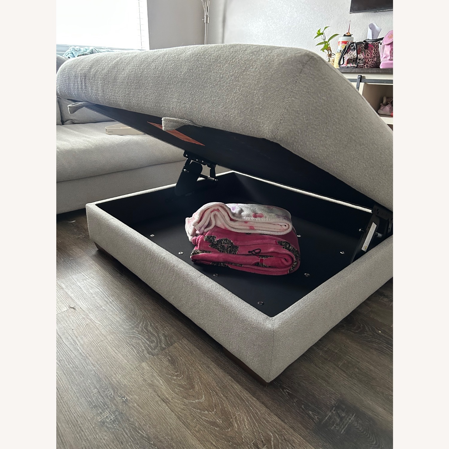 Corinthian Brighton Sectional Sofa - image-4