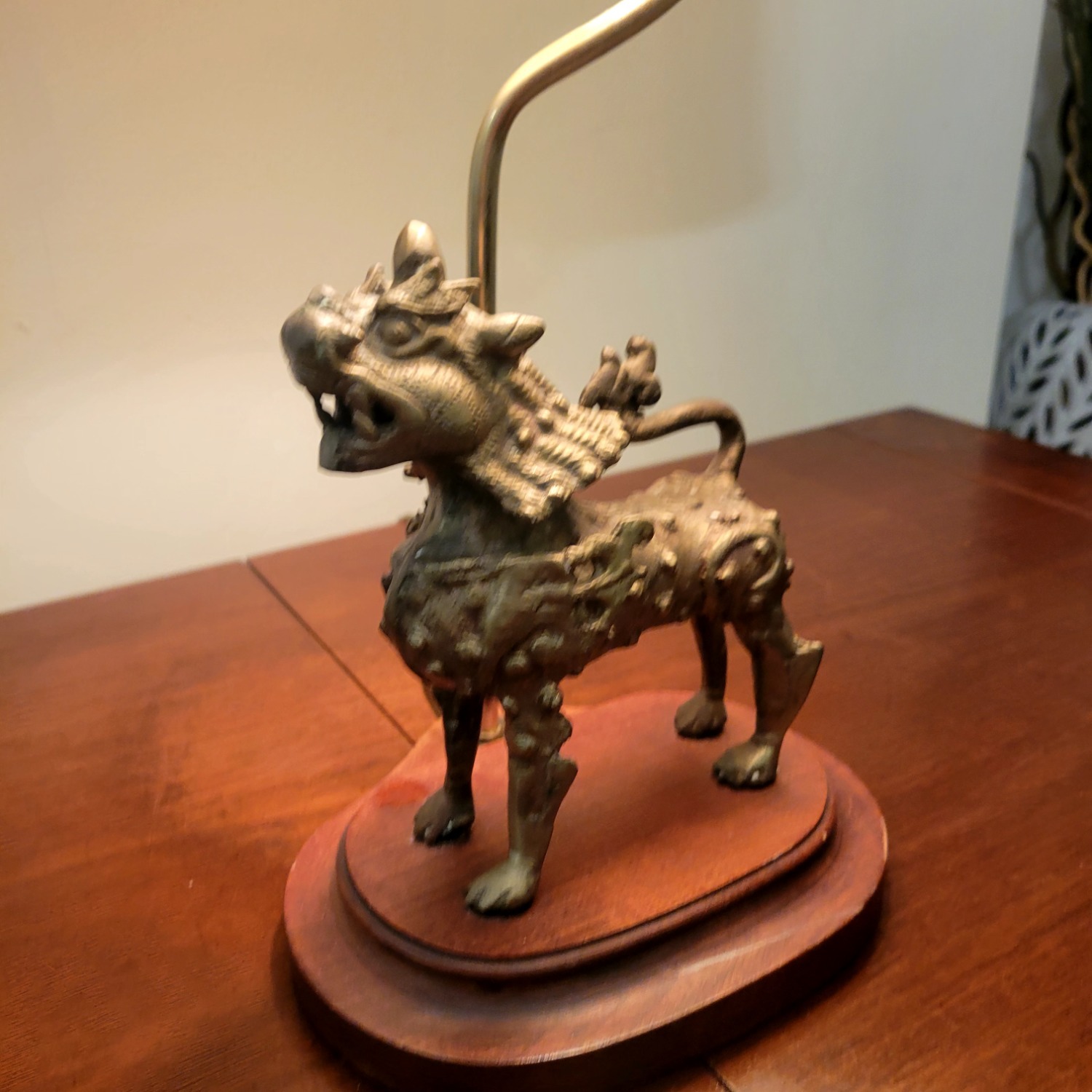 Vintage/Antique Gold Metal Table Lamp - image-4