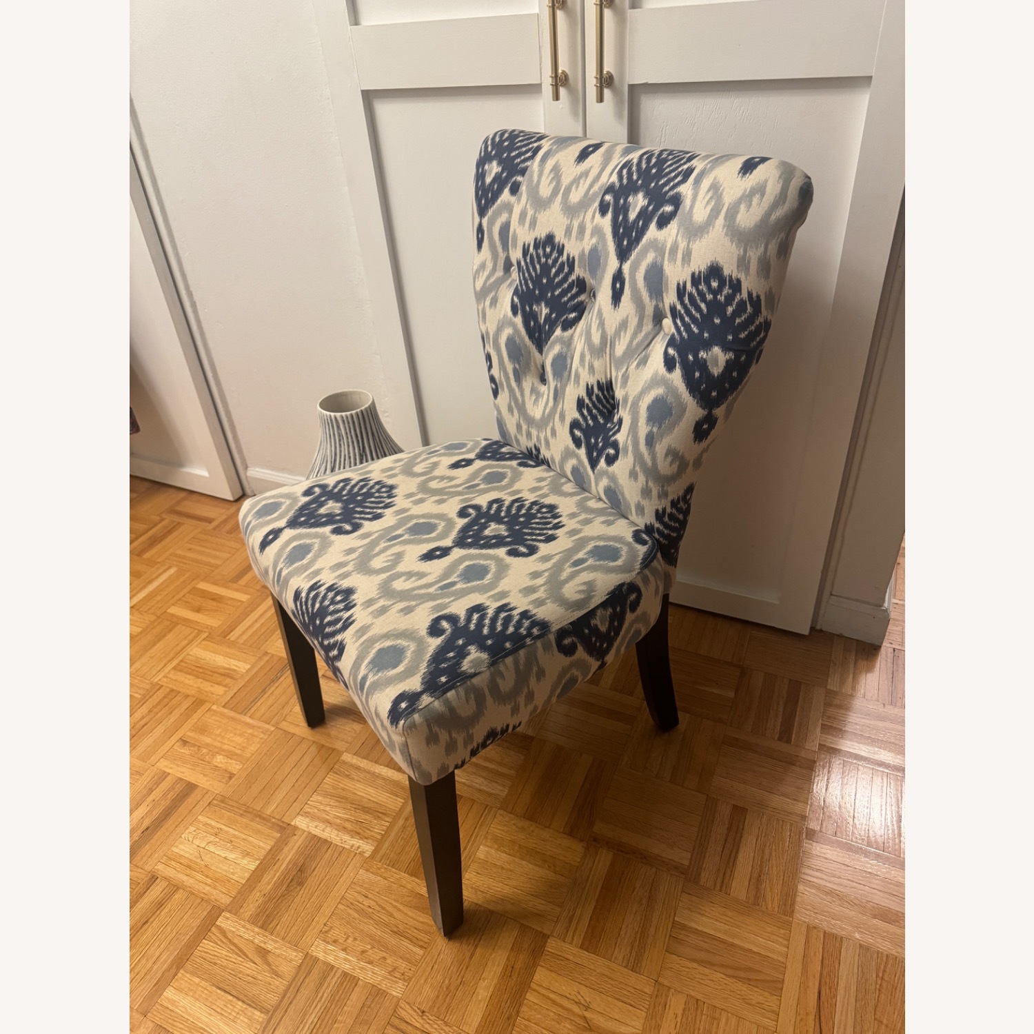 White/Grey/Navy Printed Chair - image-3
