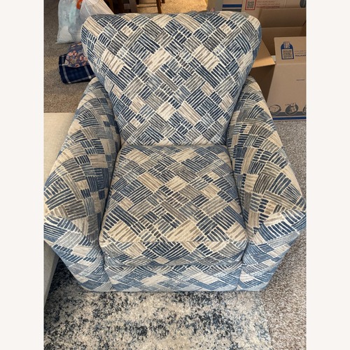 Used Rooms To Go Swivel Chair  for sale on AptDeco