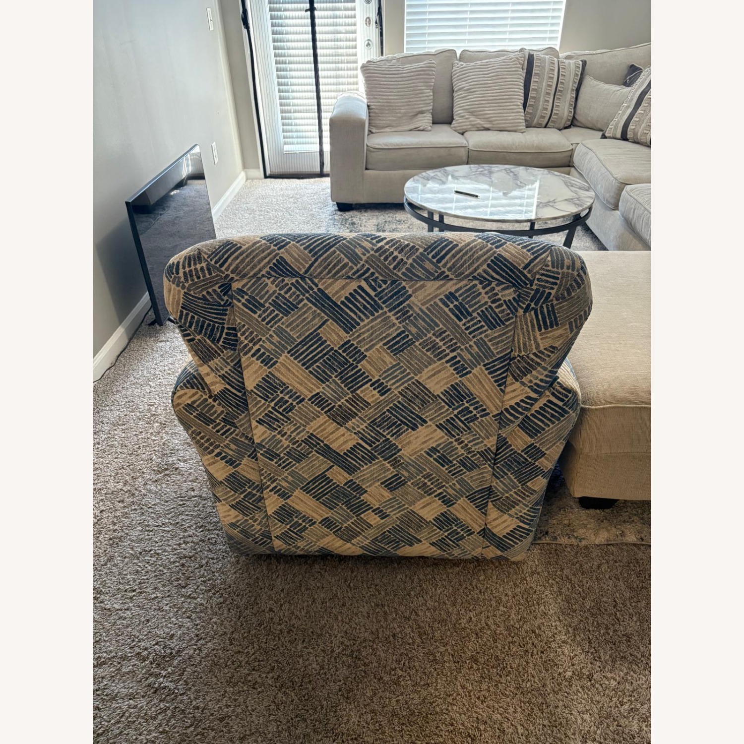 Rooms To Go Swivel Chair - image-3