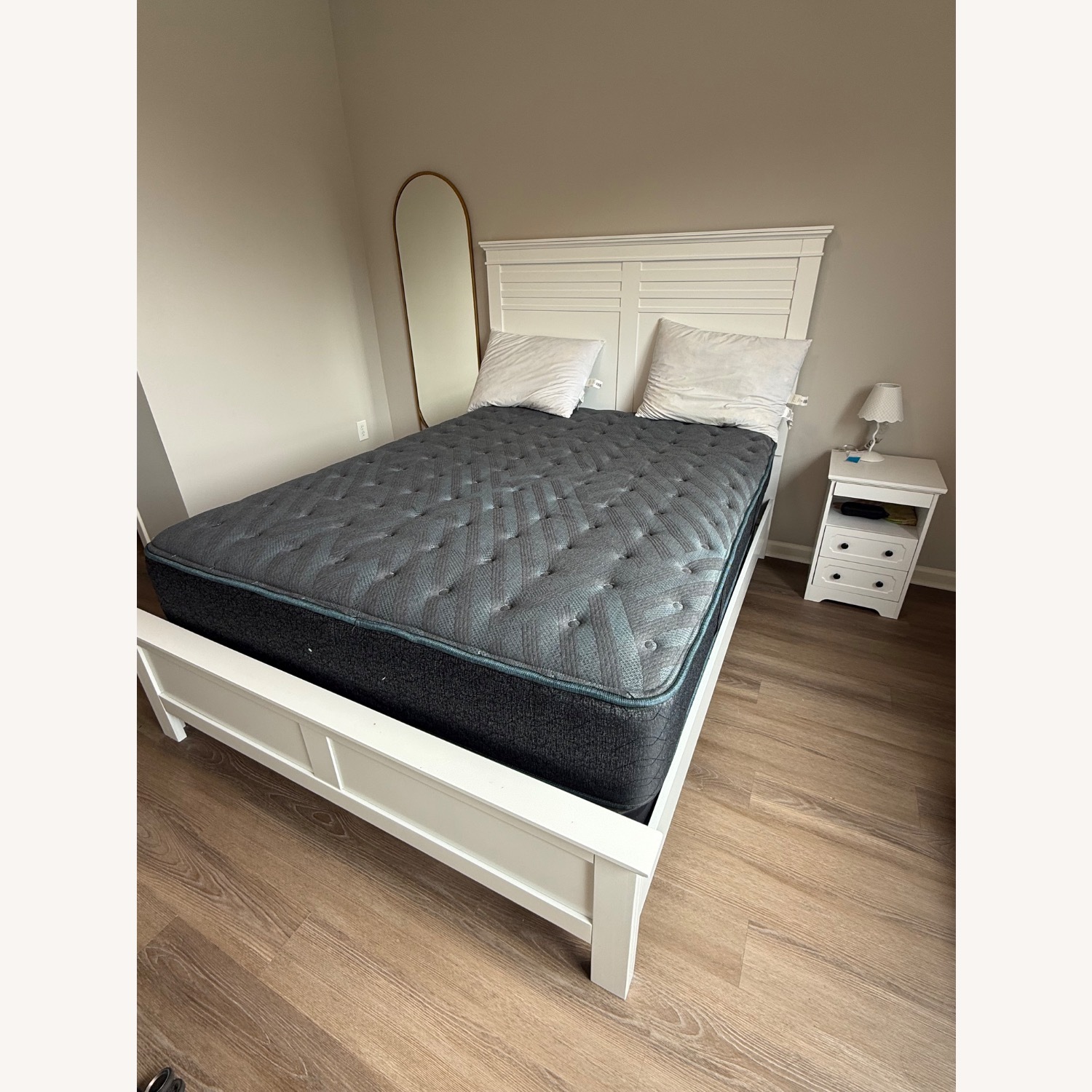 Raymour & Flanigan Westlake White Wood Queen Bed - image-3