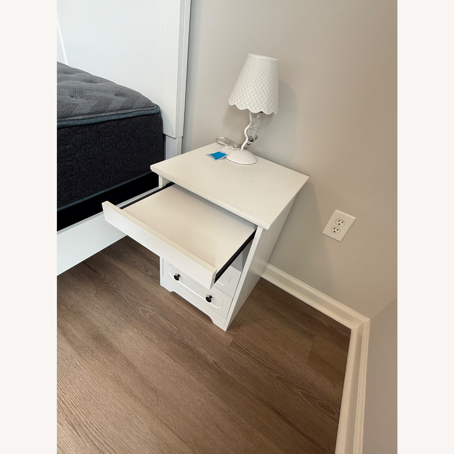 Raymour & Flanigan Westlake White Wood Queen Bed - image-6