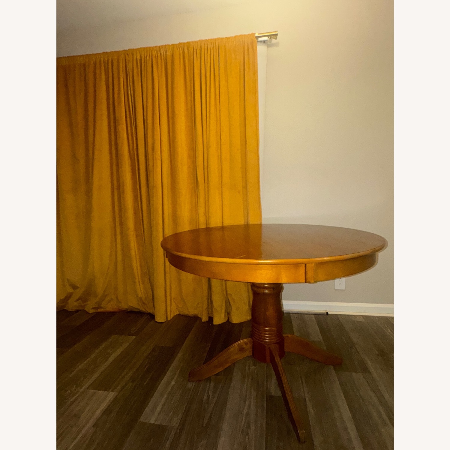 Round Solid Wood Oak Dining Table - image-10